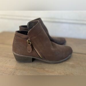 Easy Street Booties Gusto Block Heel Brown Side Zipper Size 7
